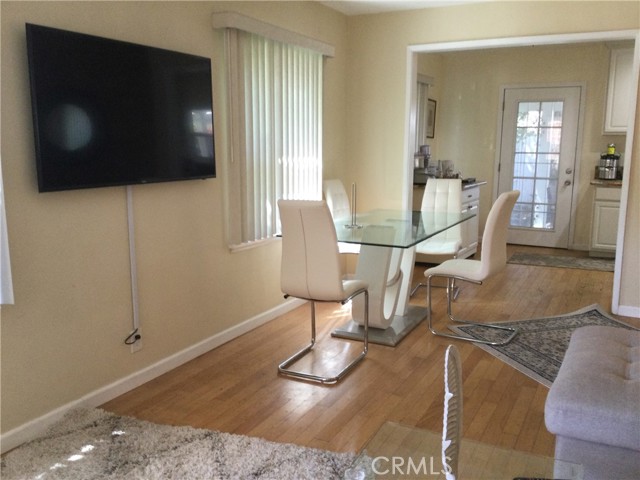 Detail Gallery Image 14 of 16 For 20957 Community St, Canoga Park,  CA 91304 - 3 Beds | 2 Baths