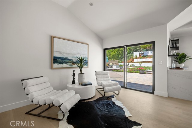 Detail Gallery Image 11 of 27 For 5100 Orrville Ave, Woodland Hills,  CA 91367 - 4 Beds | 3 Baths