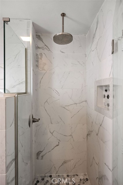 207 28th Street, Newport Beach CA: https://media.crmls.org/medias/81cda35c-64a0-4ab2-bbb3-f3d8500e0f4e.jpg