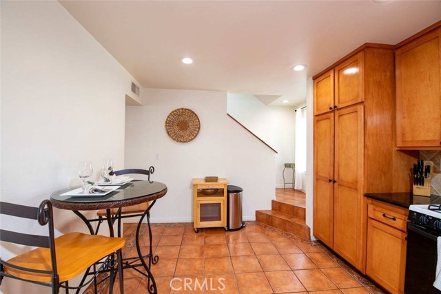 Detail Gallery Image 21 of 62 For 7310 Balboa Bld #F,  Van Nuys,  CA 91406 - 2 Beds | 3 Baths
