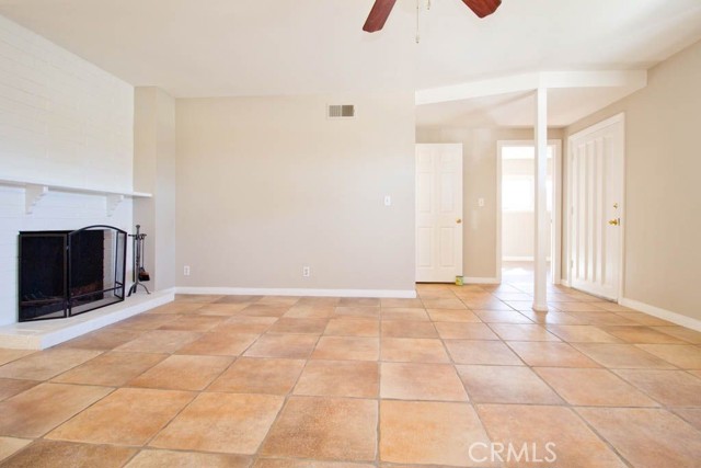 Detail Gallery Image 9 of 38 For 495 Newhall Dr, Corona,  CA 92879 - 3 Beds | 2 Baths