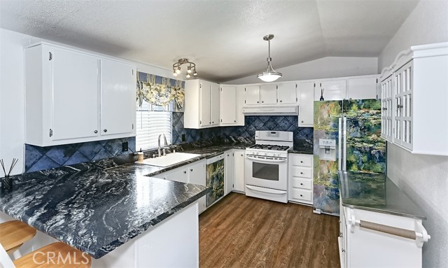 Detail Gallery Image 6 of 27 For 2727 Pacific St #78,  Highland,  CA 92346 - 3 Beds | 2 Baths