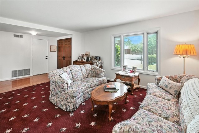 Detail Gallery Image 7 of 32 For 11325 Baird Ave, Porter Ranch,  CA 91326 - 3 Beds | 2 Baths