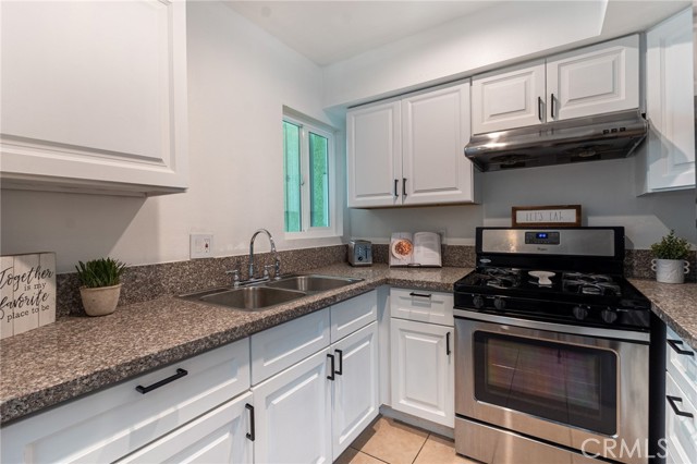 Detail Gallery Image 7 of 25 For 6155 Reseda #4,  Tarzana,  CA 91335 - 3 Beds | 2 Baths