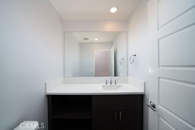 Detail Gallery Image 14 of 37 For 430 Transport, Tustin,  CA 92782 - 4 Beds | 3/1 Baths
