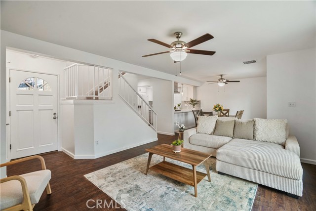 Detail Gallery Image 4 of 25 For 1504 Santiago Ct, Bakersfield,  CA 93307 - 4 Beds | 2/1 Baths