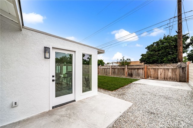 2124 W Flower Avenue, Fullerton CA: https://media.crmls.org/medias/81d30b15-5bb8-492e-a20e-201e728b899e.jpg