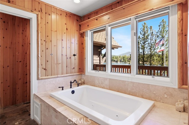 Detail Gallery Image 16 of 58 For 791 Cove Dr, Big Bear Lake,  CA 92315 - 9 Beds | 5/4 Baths