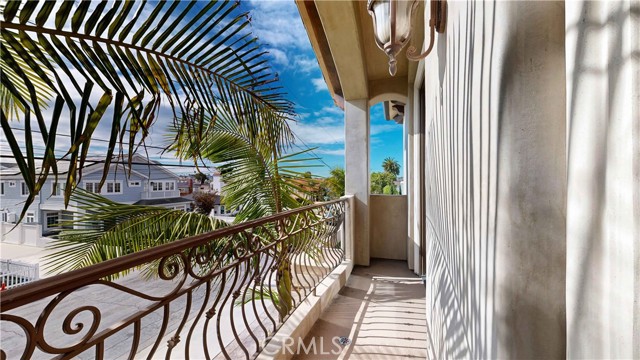 2607 Huntington Lane, Redondo Beach, California 90278, 4 Bedrooms Bedrooms, ,4 BathroomsBathrooms,Residential,For Sale,Huntington,SB25241888 2607 Huntington Lane, Redondo Beach, California 90278, 4 Bedrooms Bedrooms, ,4 BathroomsBathrooms,Residential,For Sale,Huntington,SB25241888