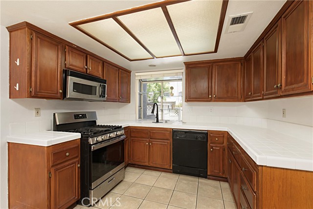 Detail Gallery Image 16 of 42 For 8279 Sutterhome Pl, Rancho Cucamonga,  CA 91730 - 3 Beds | 2/1 Baths