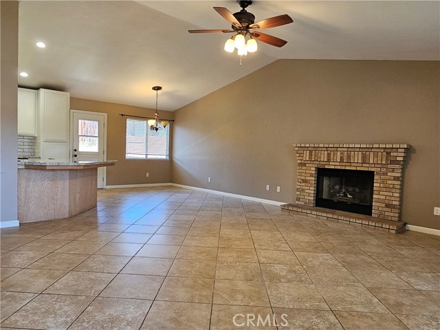 Detail Gallery Image 8 of 34 For 516 Sun Rose Ave, Bakersfield,  CA 93308 - 3 Beds | 2 Baths