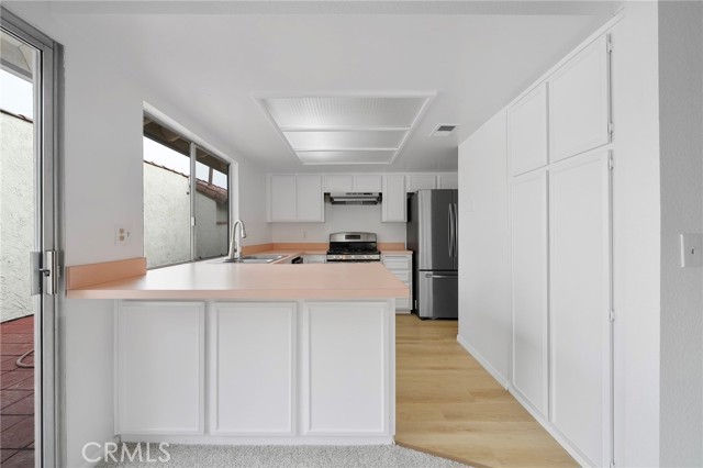 Detail Gallery Image 13 of 30 For 210 San Luis Rey, San Dimas,  CA 91773 - 2 Beds | 2 Baths