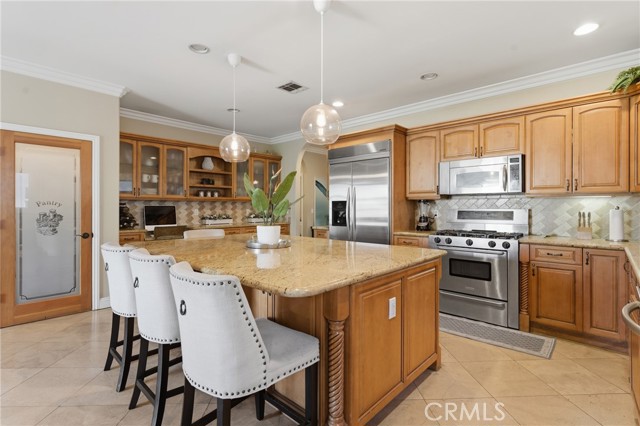 Detail Gallery Image 10 of 39 For 22711 Collins St, Woodland Hills,  CA 91367 - 4 Beds | 3/1 Baths