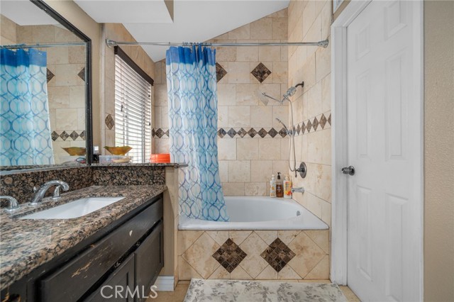 650 Rock Vista Drive, Corona CA: https://media.crmls.org/medias/81d5db49-8c62-40aa-b1e2-f15dd781971a.jpg