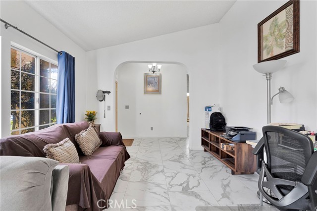 Detail Gallery Image 12 of 54 For 9788 9th Ave, Hesperia,  CA 92345 - 3 Beds | 3 Baths