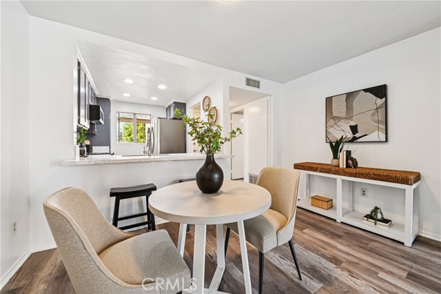 628 Daisy Avenue, Long Beach CA: https://media.crmls.org/medias/81d6c251-a8e4-4cce-823f-c6d05a804d4f.jpg