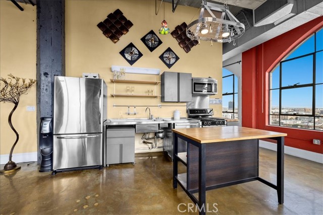 315 E 8th #1203 Street, Los Angeles CA: https://media.crmls.org/medias/81d6e195-97f9-4b41-a13d-68d862f680eb.jpg