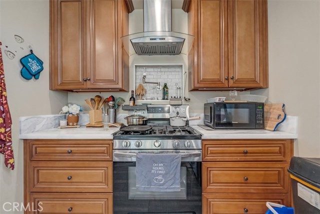 Detail Gallery Image 15 of 56 For 116 N Bonnie Beach Pl, East Los Angeles,  CA 90063 - 6 Beds | 4 Baths