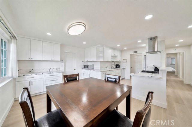17121 Granada Lane, Huntington Beach CA: https://media.crmls.org/medias/81d82fc7-cd46-4c5f-b2e0-59f299486339.jpg