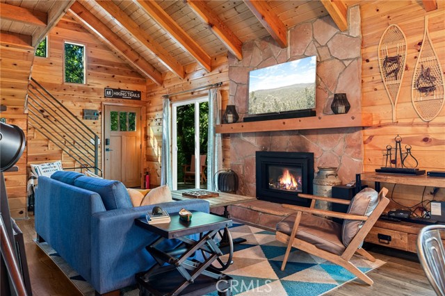 33003 Juniper Lane, Green Valley Lake CA: https://media.crmls.org/medias/81d8d65c-5da3-474d-bfb3-78d7d271eee9.jpg