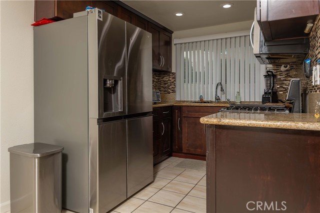 Detail Gallery Image 6 of 26 For 16710 Orange #L59,  Paramount,  CA 90723 - 3 Beds | 2/1 Baths