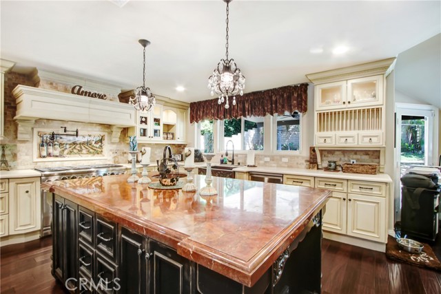 Detail Gallery Image 11 of 45 For 533 Woodhaven Ct, Upland,  CA 91786 - 4 Beds | 3/1 Baths