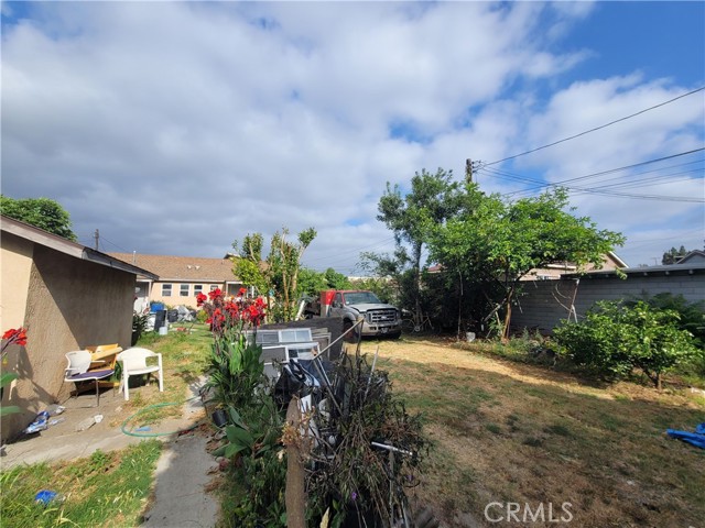 12907 S Willowbrook Avenue, Compton CA: https://media.crmls.org/medias/81db8f53-00cb-442a-8f46-9151357cb31a.jpg