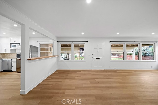 795 Saint Anns Drive, Laguna Beach CA: https://media.crmls.org/medias/81dc56a1-3e7d-4a60-8d77-4979c49b0085.jpg