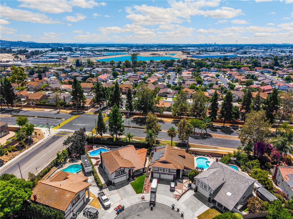 https://media.crmls.org/medias/81dd8070-8f09-4d9b-acd8-cc58e805f69f.jpg?preset=X-Large