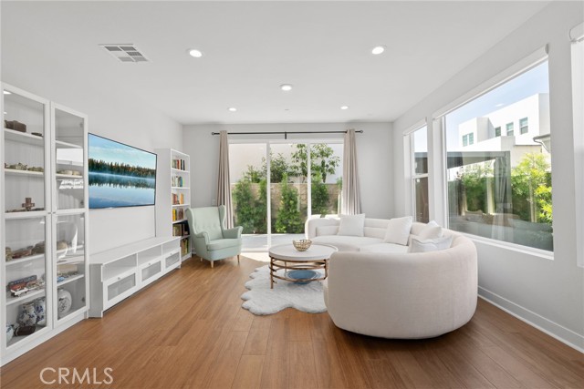 Detail Gallery Image 5 of 54 For 200 Newton, Lake Forest,  CA 92630 - 5 Beds | 4 Baths