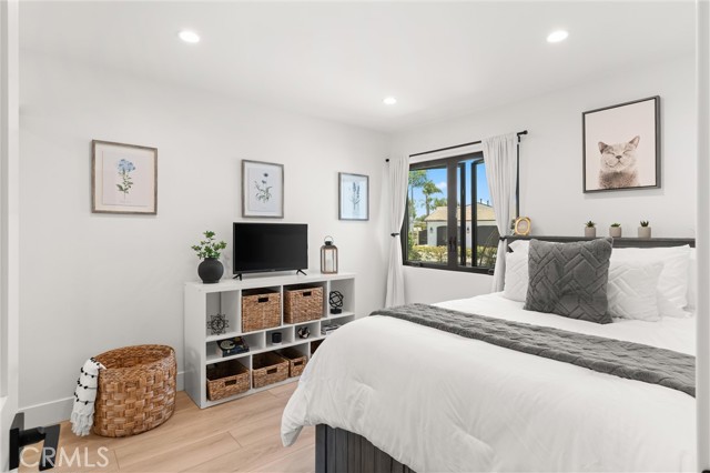 19582 Summer Breeze Lane, Huntington Beach CA: https://media.crmls.org/medias/81df26bb-11ce-4c54-bad0-6162a8a677d8.jpg