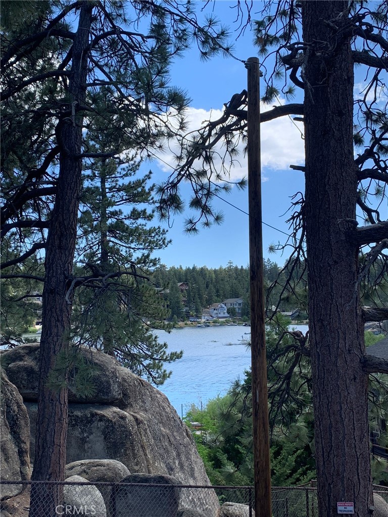 https://media.crmls.org/medias/81df3454-6ddc-494a-8bdd-3cfb9832a121.jpg?preset=X-Large