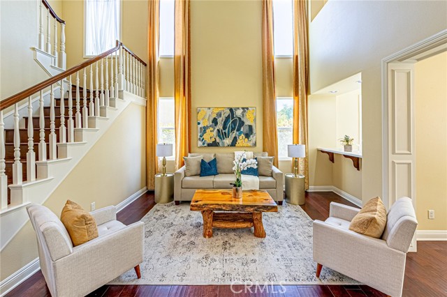 Detail Gallery Image 6 of 62 For 17730 Wren Dr, Canyon Country,  CA 91387 - 5 Beds | 3 Baths