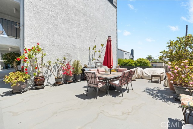 1919 E Beverly Way, Long Beach CA: https://media.crmls.org/medias/81df56be-ff45-4a72-acf4-ba1795d41d33.jpg