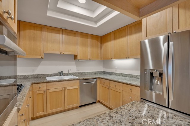 Detail Gallery Image 5 of 15 For 390 S Sepulveda Bld #102,  Los Angeles,  CA 90049 - 2 Beds | 2 Baths