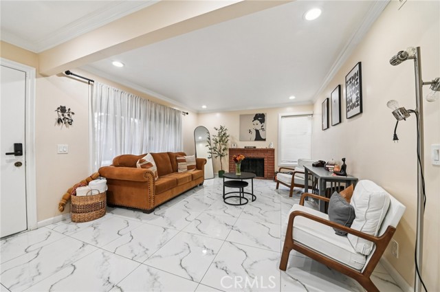 Detail Gallery Image 5 of 32 For 1430 Cabrillo Park #B,  Santa Ana,  CA 92701 - 2 Beds | 2 Baths