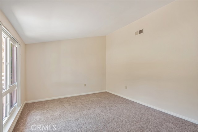 Detail Gallery Image 10 of 48 For 19223 Avenue of the Oaks #D,  Newhall,  CA 91321 - 2 Beds | 1 Baths