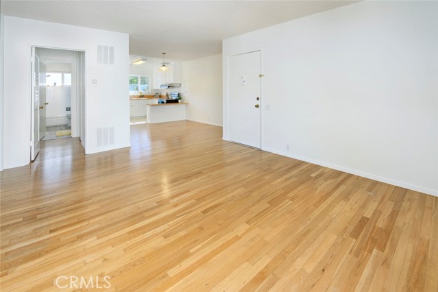 Detail Gallery Image 13 of 33 For 11121 Queensland St #D36,  Los Angeles,  CA 90034 - 2 Beds | 1 Baths