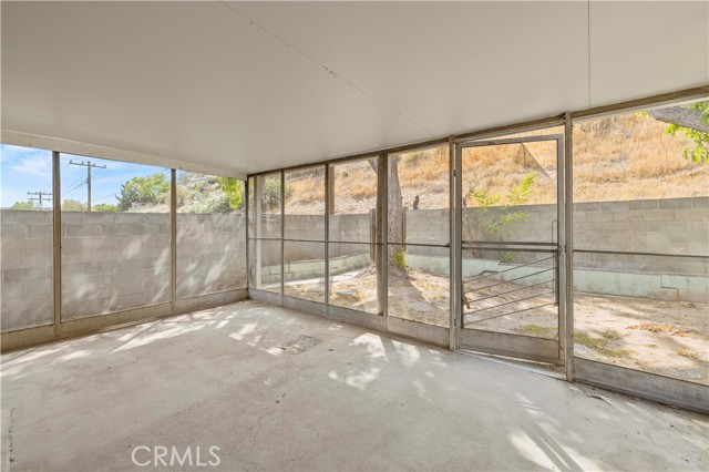 27231 Cabrera Avenue, Saugus CA: https://media.crmls.org/medias/81e0af37-745f-4cd7-af38-d64270802770.jpg