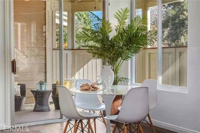 Detail Gallery Image 8 of 45 For 2426 Pleasant Way #E,  Thousand Oaks,  CA 91362 - 2 Beds | 1 Baths