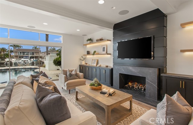 16201 Santa Barbara Lane, Huntington Beach CA: https://media.crmls.org/medias/81e0fe57-6fb4-48f1-8186-dca2dbf0975c.jpg