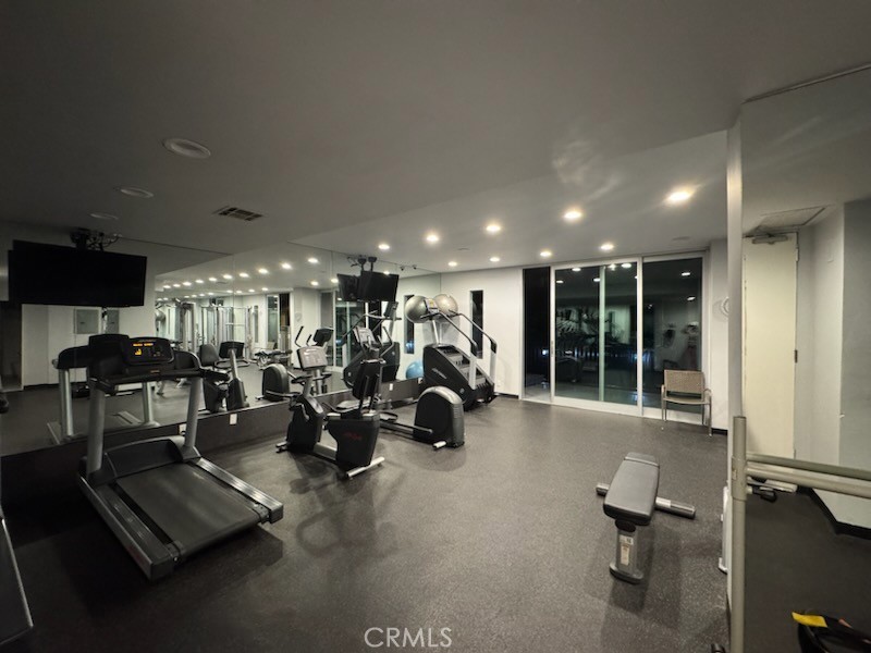 https://media.crmls.org/medias/81e15aa9-1fe0-4be7-9a2c-a7804535a9b6.jpg?preset=X-Large