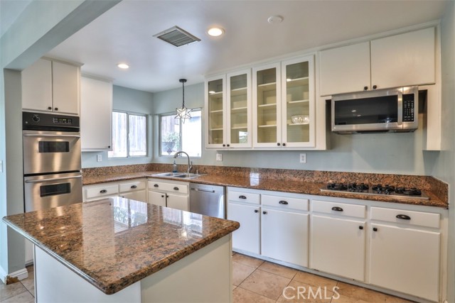 Detail Gallery Image 10 of 53 For 1221 Grove Ave, Upland,  CA 91786 - 4 Beds | 2 Baths