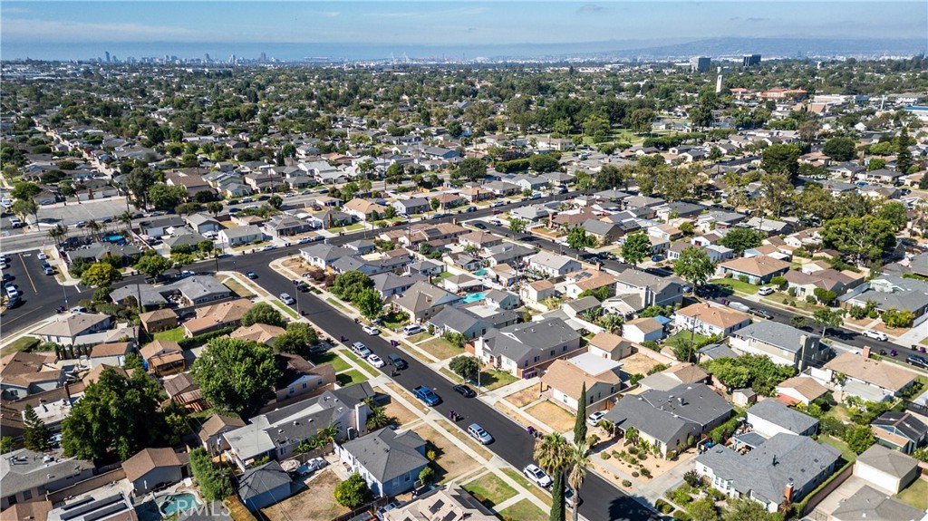https://media.crmls.org/medias/81e1fb25-806f-4215-826b-1339f39a668c.jpg?preset=X-Large
