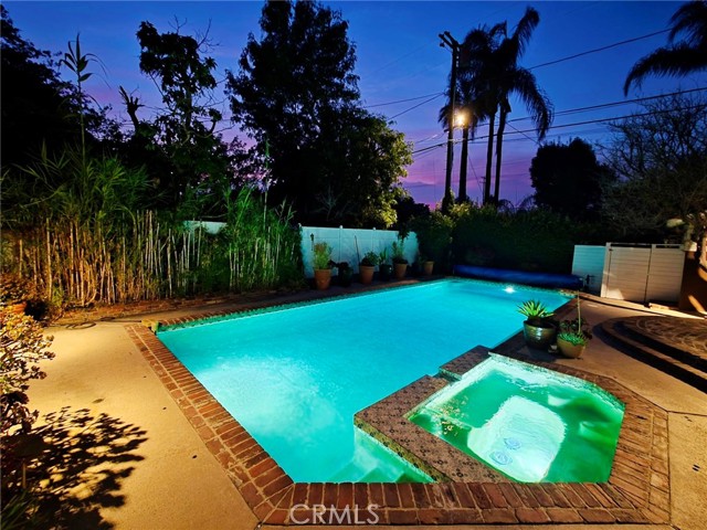 13405 Tiara Street, Valley Glen CA: https://media.crmls.org/medias/81e1fea3-6061-413c-9737-d0c9a635323d.jpg
