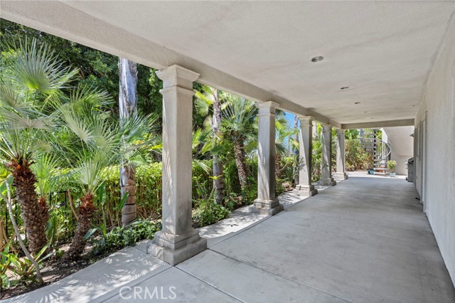 210 N Stage Coach Lane, Fallbrook CA: https://media.crmls.org/medias/81e2cbae-ef59-49e3-8a44-ba82c28f8aa0.jpg