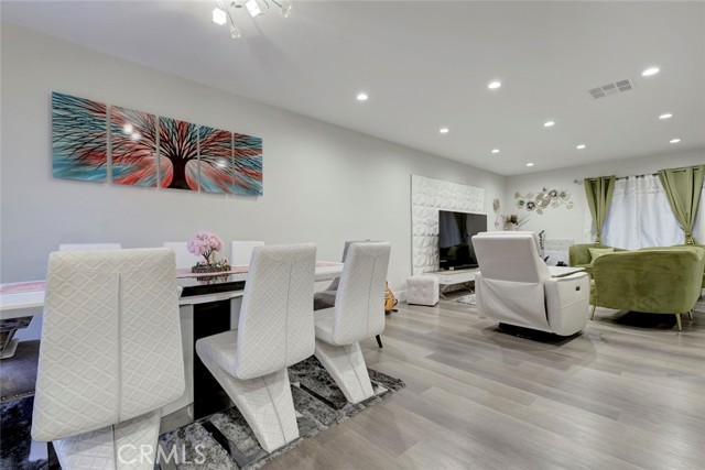 Detail Gallery Image 4 of 41 For 1881 Alpha Rd #17,  Glendale,  CA 91208 - 2 Beds | 3 Baths