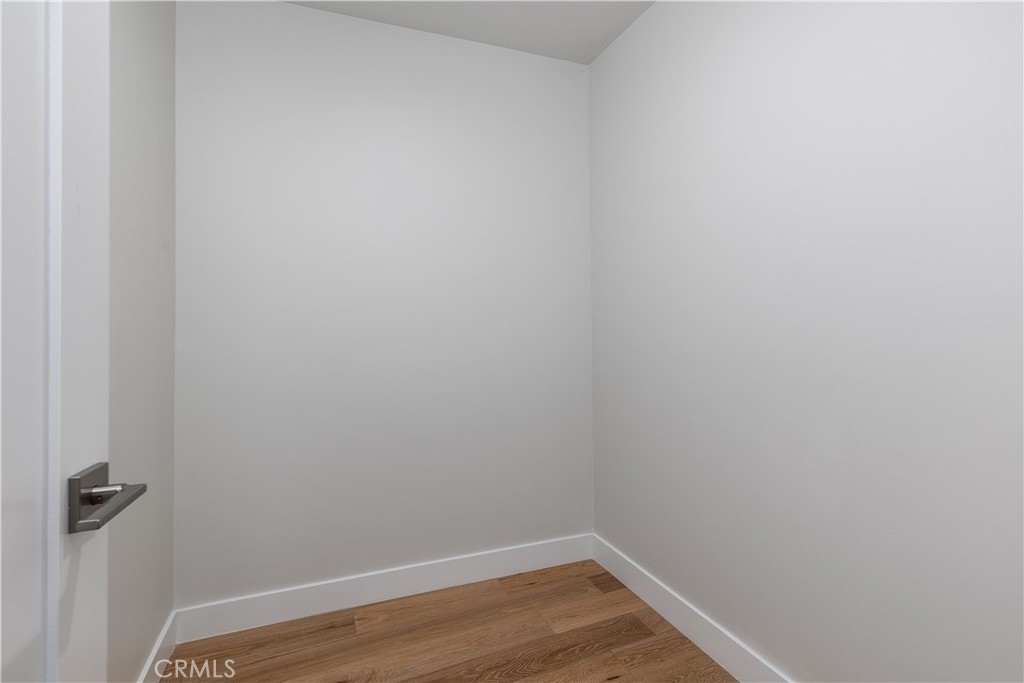 https://media.crmls.org/medias/81e3538f-0214-4689-b889-7711527d383f.jpg?preset=X-Large