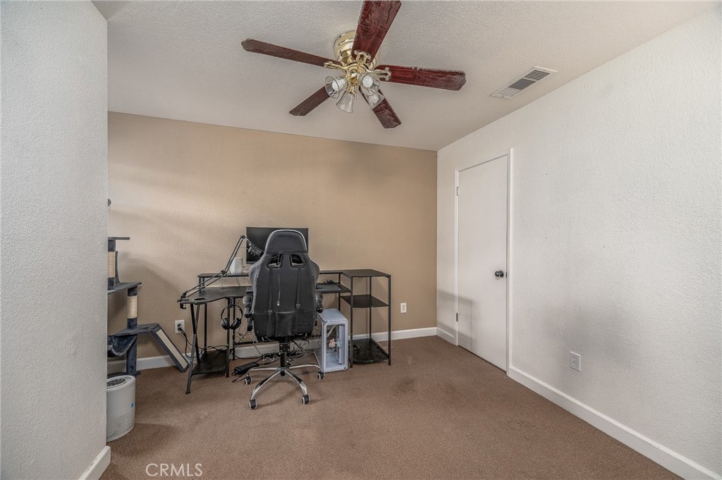 https://media.crmls.org/medias/81e3ab9e-4b8b-44aa-acce-2728b23eb116.jpg?preset=X-Large