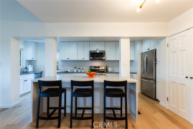 22253 Del Valle Street, Woodland Hills CA: https://media.crmls.org/medias/81e470a0-ae3f-4f8a-95f8-fc9518d5c6e8.jpg